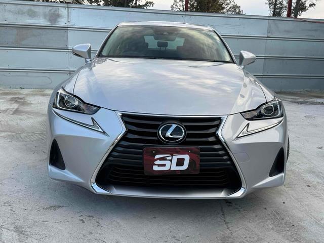 ＩＳ ＩＳ２００ｔ　中期型　ハーフレザーシート　レーンアシスト　レーダークルーズコントロール　バックカメラ　ナビ　ＴＶ　アルミホイール　オートライト　ＬＥＤヘッドランプ　ＡＴ　スマートキー　電動格納ミラー（2枚目）