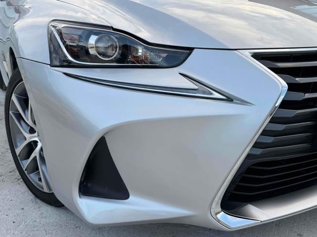 ＩＳ ＩＳ２００ｔ　中期型　ハーフレザーシート　レーンアシスト　レーダークルーズコントロール　バックカメラ　ナビ　ＴＶ　アルミホイール　オートライト　ＬＥＤヘッドランプ　ＡＴ　スマートキー　電動格納ミラー（5枚目）