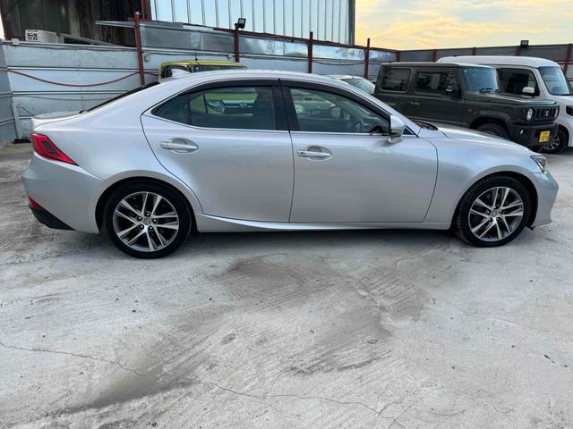 ＩＳ ＩＳ２００ｔ　中期型　ハーフレザーシート　レーンアシスト　レーダークルーズコントロール　バックカメラ　ナビ　ＴＶ　アルミホイール　オートライト　ＬＥＤヘッドランプ　ＡＴ　スマートキー　電動格納ミラー（7枚目）