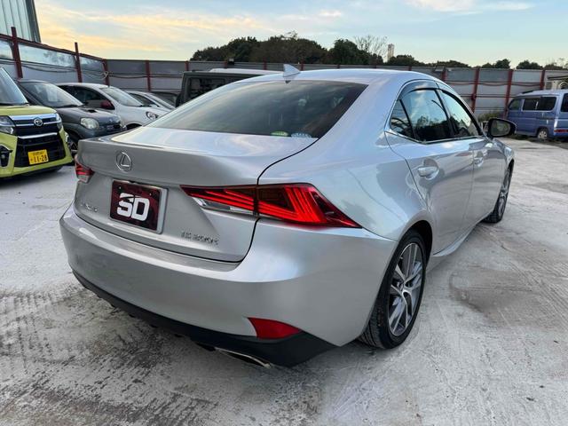 ＩＳ ＩＳ２００ｔ　中期型　ハーフレザーシート　レーンアシスト　レーダークルーズコントロール　バックカメラ　ナビ　ＴＶ　アルミホイール　オートライト　ＬＥＤヘッドランプ　ＡＴ　スマートキー　電動格納ミラー（9枚目）