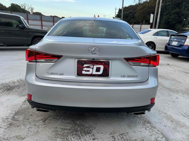 ＩＳ ＩＳ２００ｔ　中期型　ハーフレザーシート　レーンアシスト　レーダークルーズコントロール　バックカメラ　ナビ　ＴＶ　アルミホイール　オートライト　ＬＥＤヘッドランプ　ＡＴ　スマートキー　電動格納ミラー（10枚目）