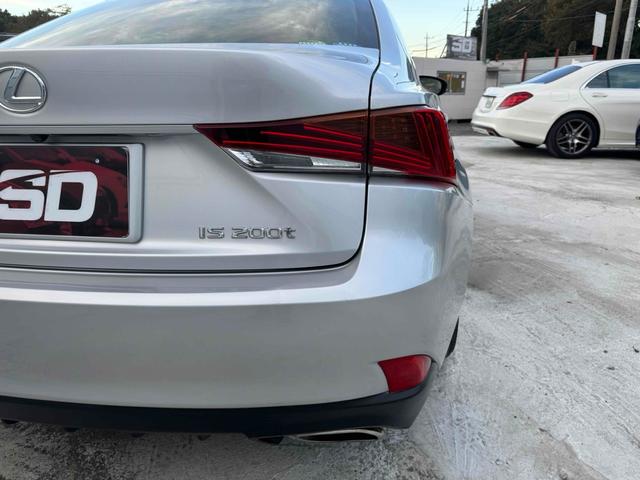 ＩＳ ＩＳ２００ｔ　中期型　ハーフレザーシート　レーンアシスト　レーダークルーズコントロール　バックカメラ　ナビ　ＴＶ　アルミホイール　オートライト　ＬＥＤヘッドランプ　ＡＴ　スマートキー　電動格納ミラー（11枚目）