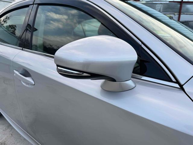 ＩＳ ＩＳ２００ｔ　中期型　ハーフレザーシート　レーンアシスト　レーダークルーズコントロール　バックカメラ　ナビ　ＴＶ　アルミホイール　オートライト　ＬＥＤヘッドランプ　ＡＴ　スマートキー　電動格納ミラー（15枚目）