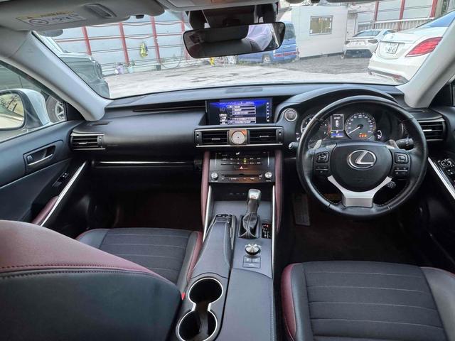 ＩＳ ＩＳ２００ｔ　中期型　ハーフレザーシート　レーンアシスト　レーダークルーズコントロール　バックカメラ　ナビ　ＴＶ　アルミホイール　オートライト　ＬＥＤヘッドランプ　ＡＴ　スマートキー　電動格納ミラー（21枚目）