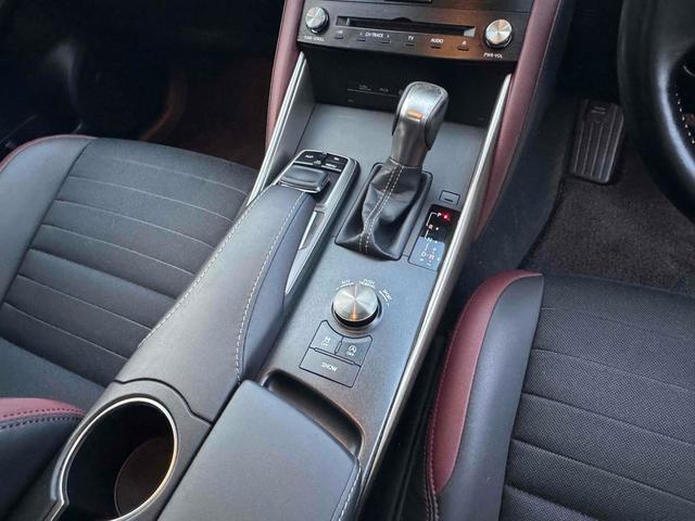 ＩＳ ＩＳ２００ｔ　中期型　ハーフレザーシート　レーンアシスト　レーダークルーズコントロール　バックカメラ　ナビ　ＴＶ　アルミホイール　オートライト　ＬＥＤヘッドランプ　ＡＴ　スマートキー　電動格納ミラー（37枚目）