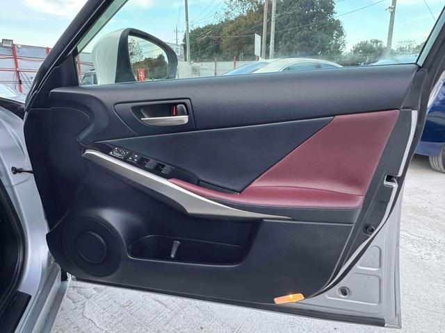 ＩＳ ＩＳ２００ｔ　中期型　ハーフレザーシート　レーンアシスト　レーダークルーズコントロール　バックカメラ　ナビ　ＴＶ　アルミホイール　オートライト　ＬＥＤヘッドランプ　ＡＴ　スマートキー　電動格納ミラー（44枚目）