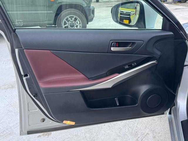 ＩＳ ＩＳ２００ｔ　中期型　ハーフレザーシート　レーンアシスト　レーダークルーズコントロール　バックカメラ　ナビ　ＴＶ　アルミホイール　オートライト　ＬＥＤヘッドランプ　ＡＴ　スマートキー　電動格納ミラー（50枚目）