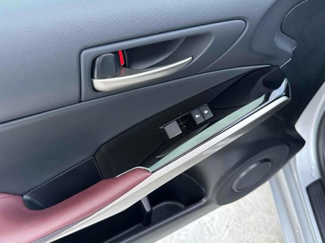 ＩＳ ＩＳ２００ｔ　中期型　ハーフレザーシート　レーンアシスト　レーダークルーズコントロール　バックカメラ　ナビ　ＴＶ　アルミホイール　オートライト　ＬＥＤヘッドランプ　ＡＴ　スマートキー　電動格納ミラー（51枚目）