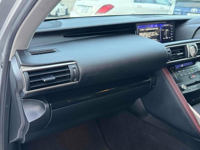 ＩＳ ＩＳ２００ｔ　中期型　ハーフレザーシート　レーンアシスト　レーダークルーズコントロール　バックカメラ　ナビ　ＴＶ　アルミホイール　オートライト　ＬＥＤヘッドランプ　ＡＴ　スマートキー　電動格納ミラー（55枚目）