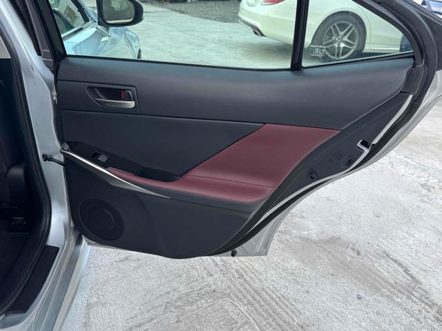 ＩＳ ＩＳ２００ｔ　中期型　ハーフレザーシート　レーンアシスト　レーダークルーズコントロール　バックカメラ　ナビ　ＴＶ　アルミホイール　オートライト　ＬＥＤヘッドランプ　ＡＴ　スマートキー　電動格納ミラー（61枚目）