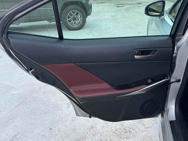 ＩＳ ＩＳ２００ｔ　中期型　ハーフレザーシート　レーンアシスト　レーダークルーズコントロール　バックカメラ　ナビ　ＴＶ　アルミホイール　オートライト　ＬＥＤヘッドランプ　ＡＴ　スマートキー　電動格納ミラー（65枚目）