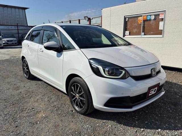 フィット ｅ：ＨＥＶベーシック　ドライブレコーダー　ＥＴＣ　バックカメラ　ナビ　クリアランスソナー　オートクルーズコントロール　レーンアシスト　衝突被害軽減システム　アルミホイール　オートライト　ＬＥＤヘッドランプ　スマートキー（4枚目）