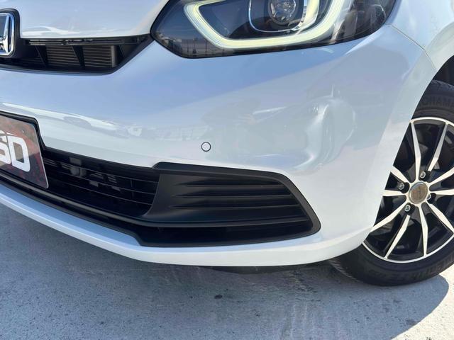 フィット ｅ：ＨＥＶベーシック　ドライブレコーダー　ＥＴＣ　バックカメラ　ナビ　クリアランスソナー　オートクルーズコントロール　レーンアシスト　衝突被害軽減システム　アルミホイール　オートライト　ＬＥＤヘッドランプ　スマートキー（5枚目）