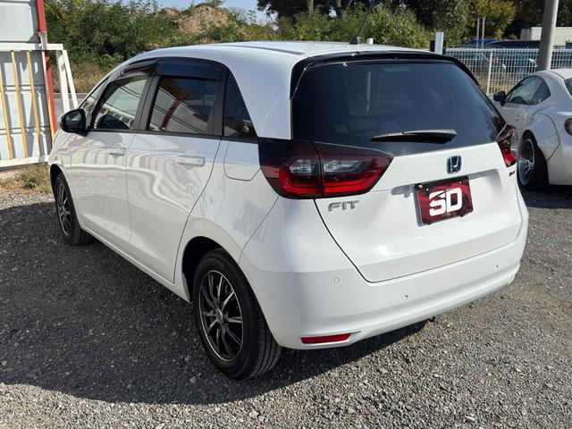 フィット ｅ：ＨＥＶベーシック　ドライブレコーダー　ＥＴＣ　バックカメラ　ナビ　クリアランスソナー　オートクルーズコントロール　レーンアシスト　衝突被害軽減システム　アルミホイール　オートライト　ＬＥＤヘッドランプ　スマートキー（8枚目）