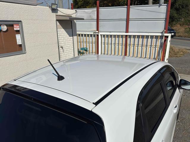 フィット ｅ：ＨＥＶベーシック　ドライブレコーダー　ＥＴＣ　バックカメラ　ナビ　クリアランスソナー　オートクルーズコントロール　レーンアシスト　衝突被害軽減システム　アルミホイール　オートライト　ＬＥＤヘッドランプ　スマートキー（12枚目）