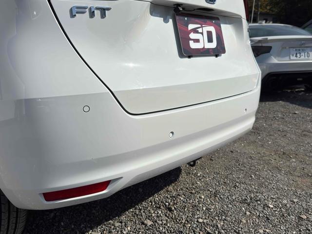 フィット ｅ：ＨＥＶベーシック　ドライブレコーダー　ＥＴＣ　バックカメラ　ナビ　クリアランスソナー　オートクルーズコントロール　レーンアシスト　衝突被害軽減システム　アルミホイール　オートライト　ＬＥＤヘッドランプ　スマートキー（17枚目）