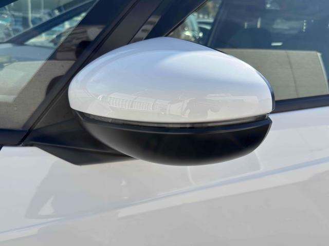 フィット ｅ：ＨＥＶベーシック　ドライブレコーダー　ＥＴＣ　バックカメラ　ナビ　クリアランスソナー　オートクルーズコントロール　レーンアシスト　衝突被害軽減システム　アルミホイール　オートライト　ＬＥＤヘッドランプ　スマートキー（18枚目）