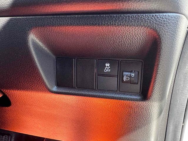 フィット ｅ：ＨＥＶベーシック　ドライブレコーダー　ＥＴＣ　バックカメラ　ナビ　クリアランスソナー　オートクルーズコントロール　レーンアシスト　衝突被害軽減システム　アルミホイール　オートライト　ＬＥＤヘッドランプ　スマートキー（22枚目）