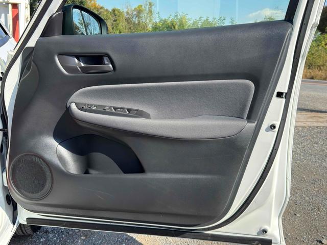 フィット ｅ：ＨＥＶベーシック　ドライブレコーダー　ＥＴＣ　バックカメラ　ナビ　クリアランスソナー　オートクルーズコントロール　レーンアシスト　衝突被害軽減システム　アルミホイール　オートライト　ＬＥＤヘッドランプ　スマートキー（35枚目）