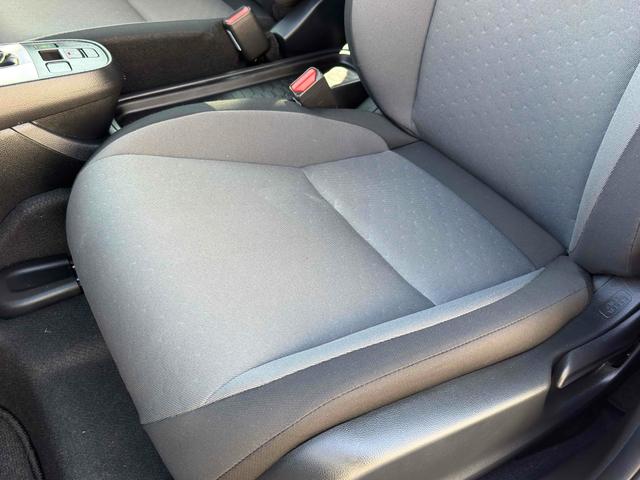 フィット ｅ：ＨＥＶベーシック　ドライブレコーダー　ＥＴＣ　バックカメラ　ナビ　クリアランスソナー　オートクルーズコントロール　レーンアシスト　衝突被害軽減システム　アルミホイール　オートライト　ＬＥＤヘッドランプ　スマートキー（41枚目）