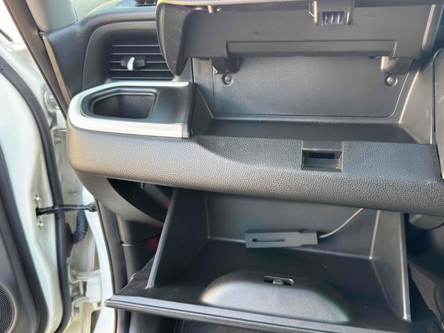 フィット ｅ：ＨＥＶベーシック　ドライブレコーダー　ＥＴＣ　バックカメラ　ナビ　クリアランスソナー　オートクルーズコントロール　レーンアシスト　衝突被害軽減システム　アルミホイール　オートライト　ＬＥＤヘッドランプ　スマートキー（44枚目）