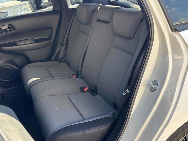 フィット ｅ：ＨＥＶベーシック　ドライブレコーダー　ＥＴＣ　バックカメラ　ナビ　クリアランスソナー　オートクルーズコントロール　レーンアシスト　衝突被害軽減システム　アルミホイール　オートライト　ＬＥＤヘッドランプ　スマートキー（46枚目）