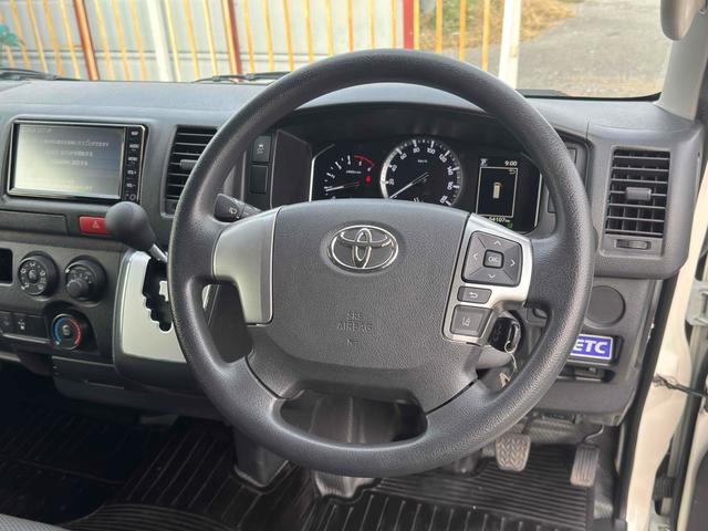 ハイエースバン ＤＸ　９人乗　４ＷＤ　ＥＴＣ　バックカメラ　ナビ　クリアランスソナー　レーンアシスト　衝突被害軽減システム　スライドドア　オートマチックハイビーム　キーレスエントリー　電動格納ミラー　ＡＴ（18枚目）