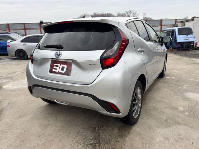 アクア Ｘ　Ｚ　ラフィネ仕様　純正　ディズプレイオーディオ　ナビ機能なし　レーダークルーズコントロール　バックカメラ　コーナーセンサー　ＬＥＤヘッドライト　オートマチックハイビーム　ＥＴＣ　衝突軽減システム（7枚目）