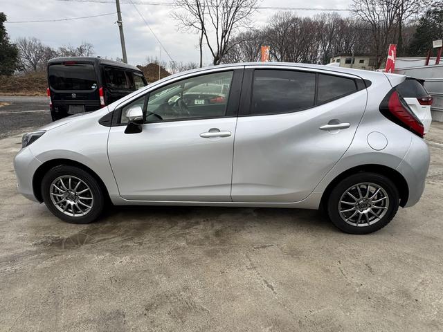 アクア Ｘ　Ｚ　ラフィネ仕様　純正　ディズプレイオーディオ　ナビ機能なし　レーダークルーズコントロール　バックカメラ　コーナーセンサー　ＬＥＤヘッドライト　オートマチックハイビーム　ＥＴＣ　衝突軽減システム（11枚目）