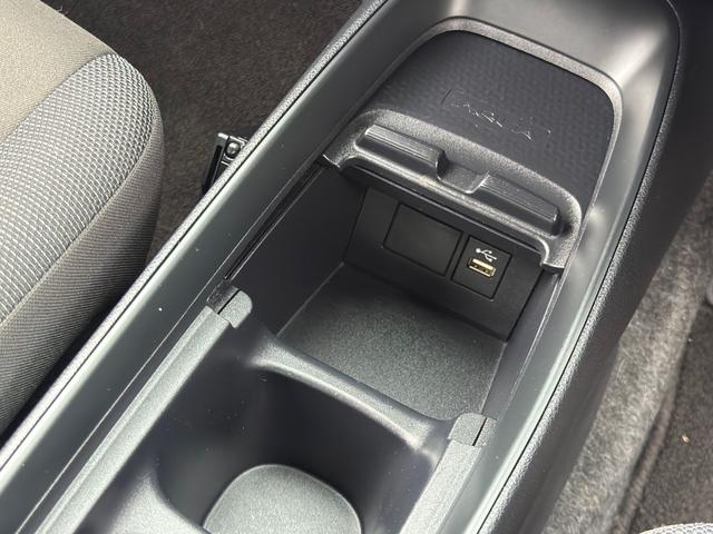 アクア Ｘ　Ｚ　ラフィネ仕様　純正　ディズプレイオーディオ　ナビ機能なし　レーダークルーズコントロール　バックカメラ　コーナーセンサー　ＬＥＤヘッドライト　オートマチックハイビーム　ＥＴＣ　衝突軽減システム（40枚目）