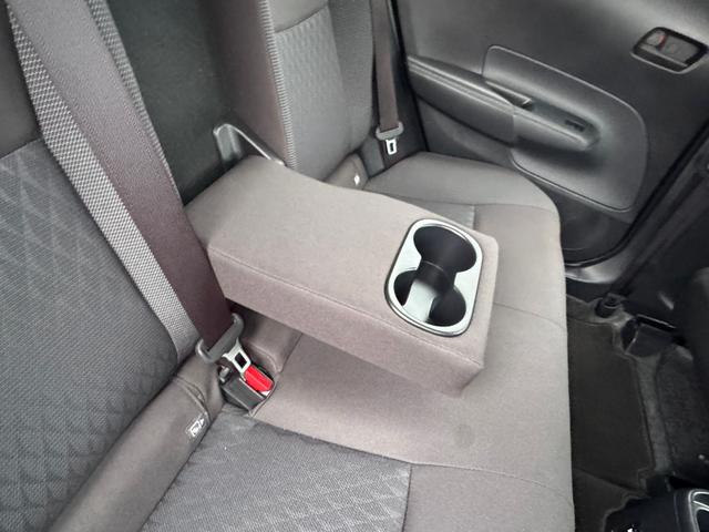 アクア Ｘ　Ｚ　ラフィネ仕様　純正　ディズプレイオーディオ　ナビ機能なし　レーダークルーズコントロール　バックカメラ　コーナーセンサー　ＬＥＤヘッドライト　オートマチックハイビーム　ＥＴＣ　衝突軽減システム（62枚目）