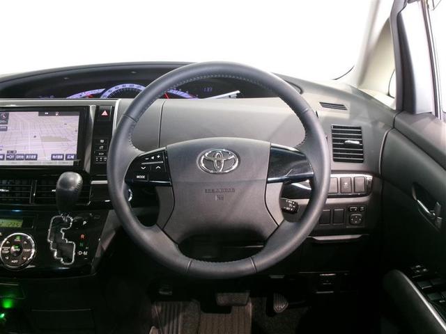 ステアリングスイッチ付き。前方から目を離すことなく操作することが可能です。