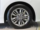 純正のアルミホイール装着車です。タイヤサイズは225/60R18です。