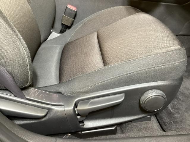 ＭＡＺＤＡ３ファストバック １．５　１５Ｓ　ツーリング　６ＭＦ　フルセグテレビ　レーンアシスト　アダプティブクルーズ　ワンオーナ　コーナーセンサー　ＤＶＤ　ＥＴＣ車載器　ＵＳＢ接続　ＬＥＤヘッド　記録簿　横滑り防止システム　ドライブレコーダー　イモビ（8枚目）