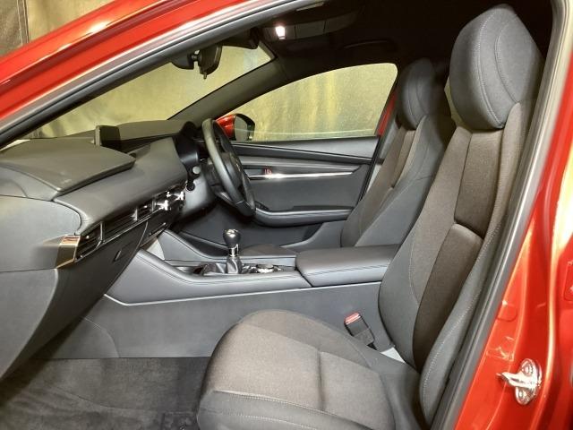 ＭＡＺＤＡ３ファストバック １．５　１５Ｓ　ツーリング　６ＭＦ　フルセグテレビ　レーンアシスト　アダプティブクルーズ　ワンオーナ　コーナーセンサー　ＤＶＤ　ＥＴＣ車載器　ＵＳＢ接続　ＬＥＤヘッド　記録簿　横滑り防止システム　ドライブレコーダー　イモビ（9枚目）