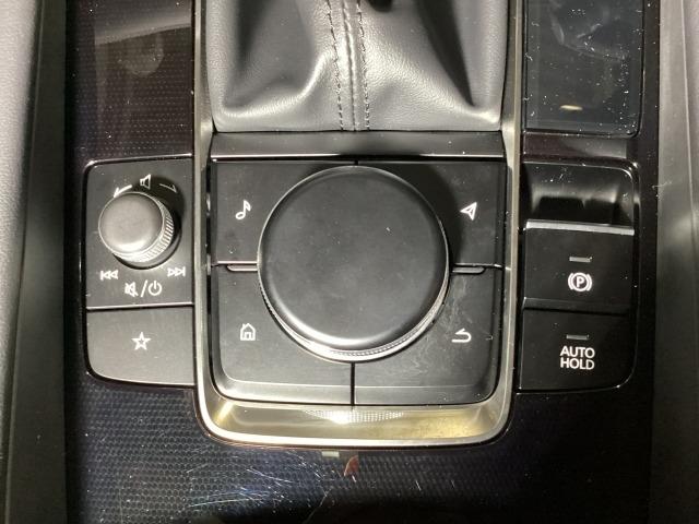 �u���[�L�y�_�����瑫�𗣂��Ă��A��~��Ԃ��ێ�����I�[�g�z�[���h�I�M���҂���a�ؒ��ȂǂɃu���[�L�y�_���𓥂ݑ�����K�v���Ȃ��A���̔����y�����Ă���܂��B