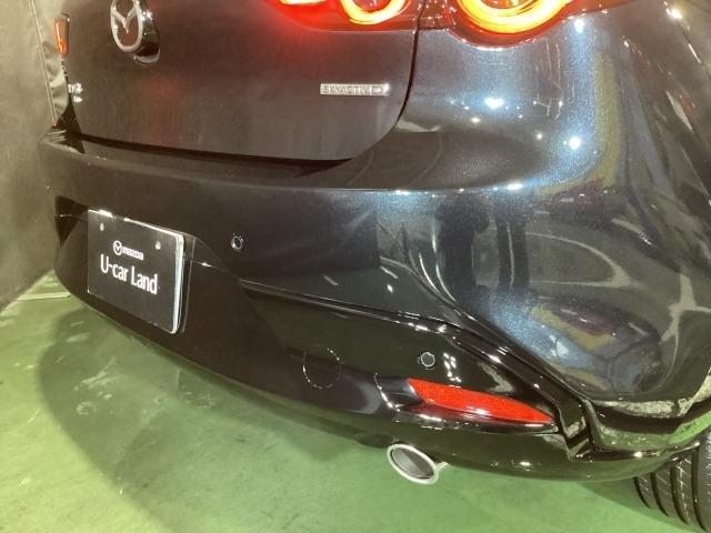 �t�����g�A���A�o���p�[�ɂ͏�Q���ւ̐ڋ߂��A���[�����Œm�点�Ă����p�[�L���O�Z���T�[����������Ă��܂��B