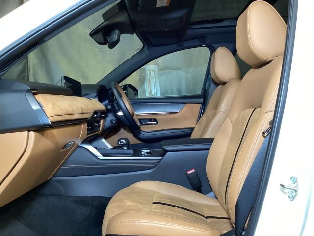 ＣＸ－６０ ２．５　ＰＨＥＶ　プレミアム　スポーツ　４ＷＤ　アダプティブクルーズコントロール　アラウンドビューモニター　オートライト　フルセグＴＶ　ＢＴ　ＬＥＤヘッド　シートヒーター　ＥＴＣ　サンルーフ　電動シート　本革シート　クリアランスソナー　ＵＳＢ（9枚目）