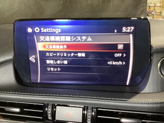 �t�H���[�h�Z���V���O�J�����ŔF��������ʕW�����A�N�e�B�u�h���C�r���O�f�B�X�v���C�ɕ\�����A��ʕW���̌����Ƃ��h�~��}��A���S�^�]���x�����܂��B