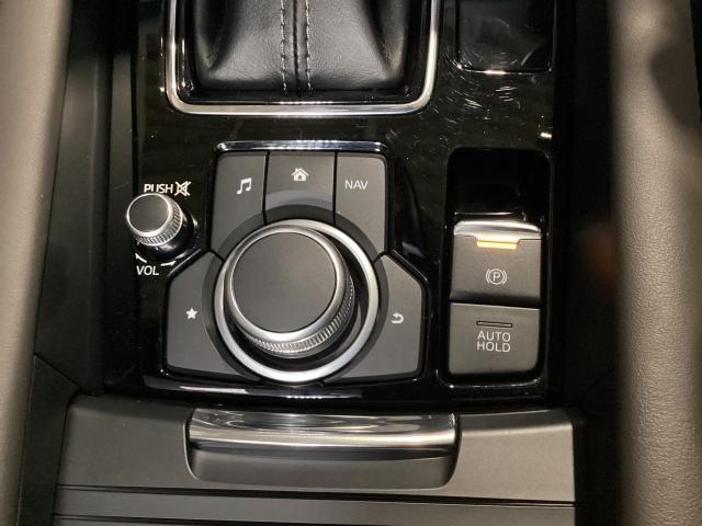 �u���[�L�y�_�����瑫�𗣂��Ă��A��~��Ԃ��ێ�����I�[�g�z�[���h�I�M���҂���a�ؒ��ȂǂɃu���[�L�y�_���𓥂ݑ�����K�v���Ȃ��A���̔����y�����Ă���܂��B