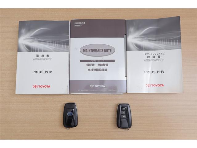 プリウスＰＨＶ Ｓナビパッケージ　フルセグ　メモリーナビ　ミュージックプレイヤー接続可　バックカメラ　衝突被害軽減システム　ＥＴＣ　ドラレコ　ＬＥＤヘッドランプ　記録簿（12枚目）
