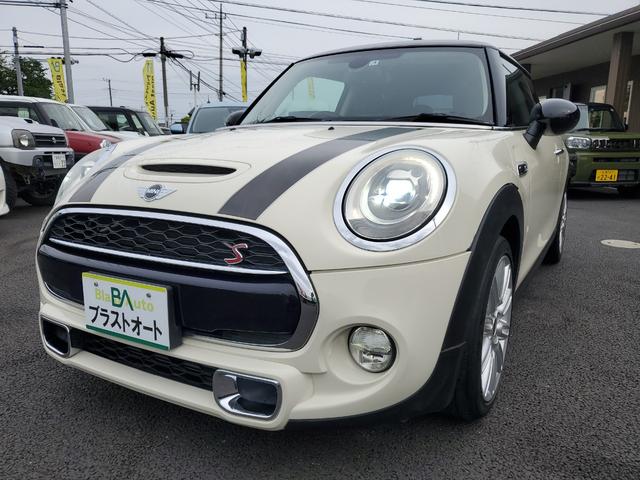 ＭＩＮＩ クーパーＳ　ユーザー買取車　ＪＣＷステアリング　ドライビングモード　ＴＶ　バックカメラ　ミラー型ＥＴＣ　純正オプション１７インチアロイホイール　ペッパーホワイト（8枚目）