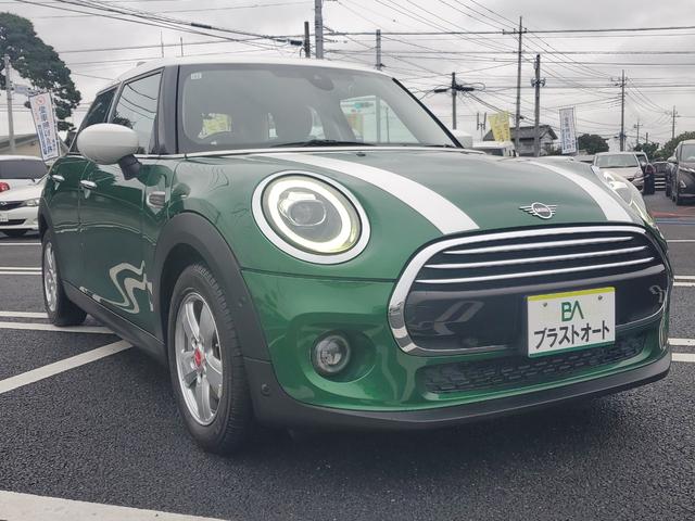 ＭＩＮＩ クーパー　雹害車両　女性ワンオーナー　ディーラー点検整備記録　純正ナビ　クリアランスソナー付きバックカメラ　インテリジェントセーフティー　シートシーター　シートカバー（8枚目）