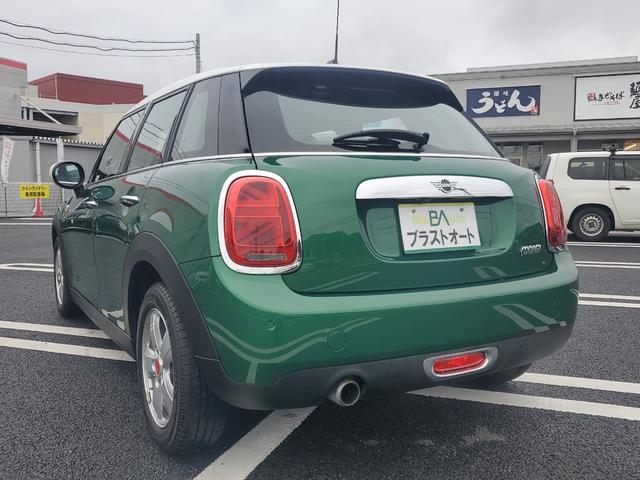 ＭＩＮＩ クーパー　雹害車両　女性ワンオーナー　ディーラー点検整備記録　純正ナビ　クリアランスソナー付きバックカメラ　インテリジェントセーフティー　シートシーター　シートカバー（11枚目）