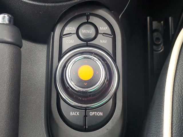 ＭＩＮＩ クーパー　雹害車両　女性ワンオーナー　ディーラー点検整備記録　純正ナビ　クリアランスソナー付きバックカメラ　インテリジェントセーフティー　シートシーター　シートカバー（30枚目）