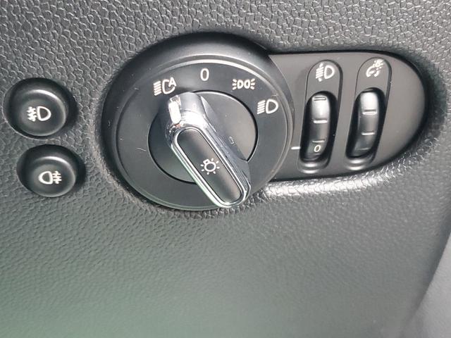 ＭＩＮＩ クーパー　雹害車両　女性ワンオーナー　ディーラー点検整備記録　純正ナビ　クリアランスソナー付きバックカメラ　インテリジェントセーフティー　シートシーター　シートカバー（35枚目）