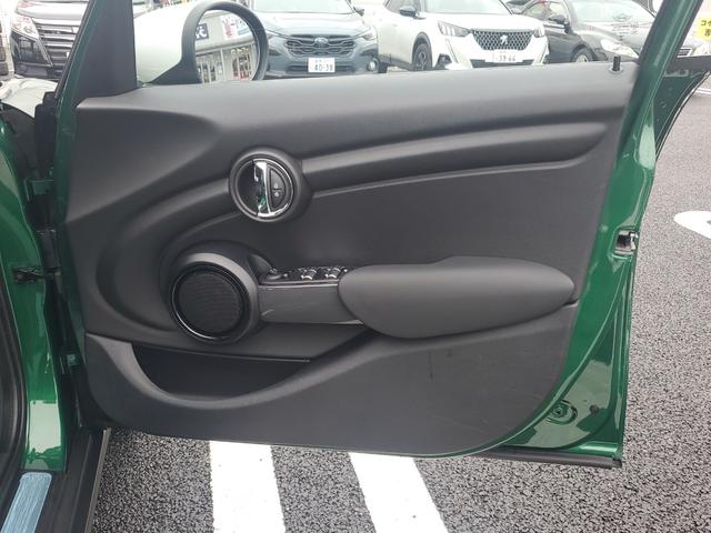 ＭＩＮＩ クーパー　雹害車両　女性ワンオーナー　ディーラー点検整備記録　純正ナビ　クリアランスソナー付きバックカメラ　インテリジェントセーフティー　シートシーター　シートカバー（37枚目）
