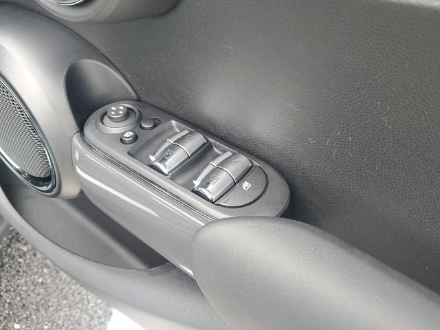 ＭＩＮＩ クーパー　雹害車両　女性ワンオーナー　ディーラー点検整備記録　純正ナビ　クリアランスソナー付きバックカメラ　インテリジェントセーフティー　シートシーター　シートカバー（38枚目）