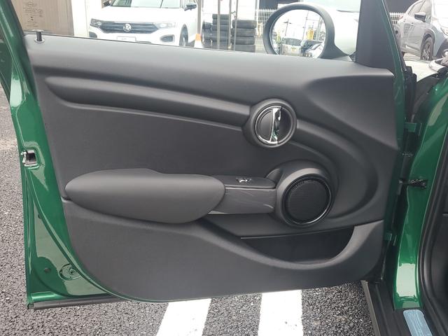 ＭＩＮＩ クーパー　雹害車両　女性ワンオーナー　ディーラー点検整備記録　純正ナビ　クリアランスソナー付きバックカメラ　インテリジェントセーフティー　シートシーター　シートカバー（42枚目）
