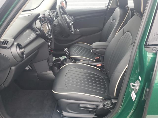 ＭＩＮＩ クーパー　雹害車両　女性ワンオーナー　ディーラー点検整備記録　純正ナビ　クリアランスソナー付きバックカメラ　インテリジェントセーフティー　シートシーター　シートカバー（44枚目）
